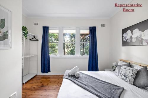 Killara Casa | Stylish Double Room - Seconds to Transport & Shops - Shared Bathroom