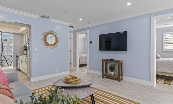 Pineapple Grove Arts District Apartamento | Stylish Downtown Delray Retreat