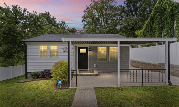 Gastonia Casa | Stylish Downtown Gastonia Stay – 2BR/2BA w/ King + Queen
