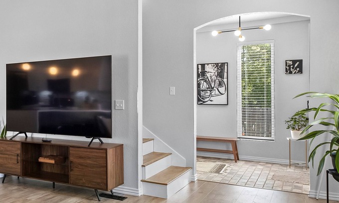 Rogers Casa | Stylish Downtown Rogers Home Near Everything NWA!