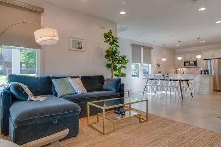 Greenwood Casa | Stylish East Nashville Home for 10