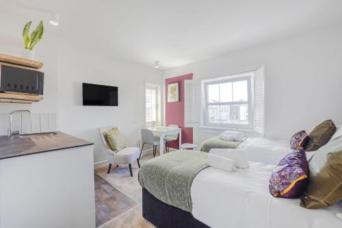 Folkestone Apartamento | Stylish Eco Aparthotel in Folkestone Studios with Kitchenettes - Perfect for Contractors and Holiday Makers