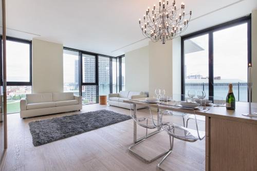 Centro Direzionale Apartamento | Stylish elegant Apartment in Torre Solaria with exclusive Milan's view