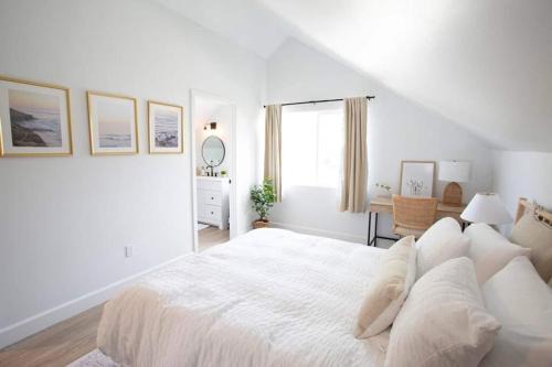 Loma Portal Casa | Stylish, Elegant, Modern, King Bed