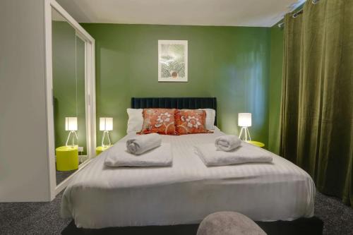 High Hazels Casa | #Stylish #Exceptional 4 bed house, free parking, close to KFC, McDonalds, Aldi and ASDA