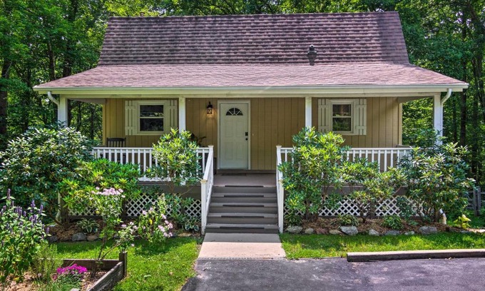 Fairview Casa | Stylish Fairview Farmhouse Deck and Wishing Well!