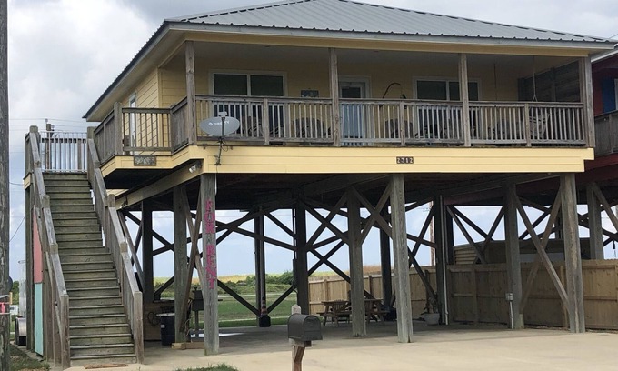 Holly Beach Casa | Stylish family friendly house close to the beach. Pet friendly!
