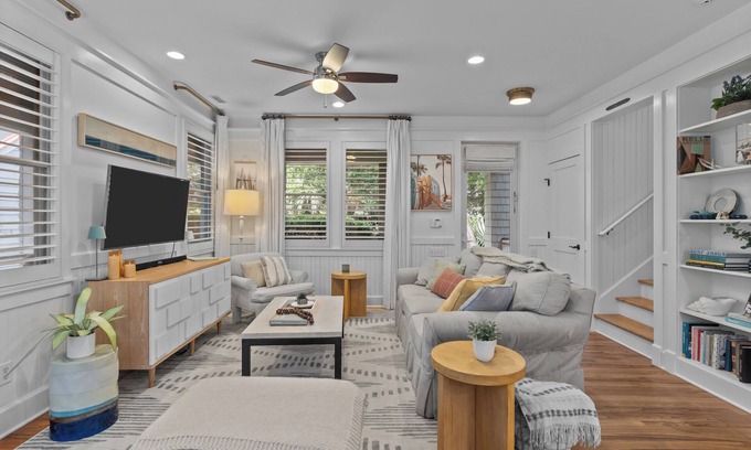 Keepers Landing Casa | Stylish + Family Friendly - 2 Carts, 2 Clubs, Mins to E Beach, Kayak Our Dock