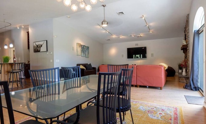 Town of Schodack Casa | Modern Farm Home 2hr NYC & BOS Peaceful WIFI