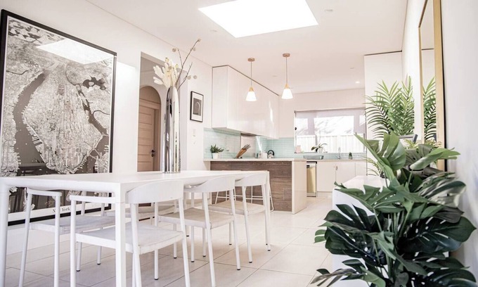 Bexley Casa | Stylish Federation Home Near the Airport