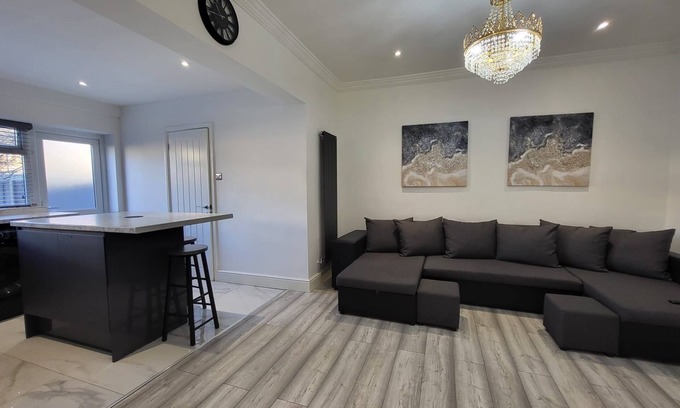 East Ham South Casa | Stylish Flat | Sleeps 3 | E6