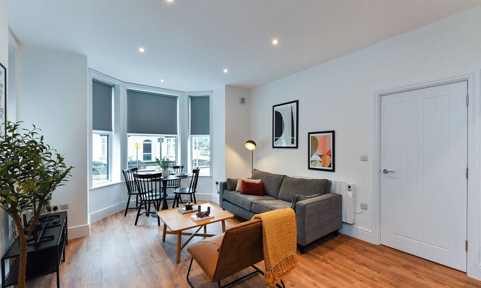 Beeston Apartamento | Stylish Flat with En-Suites Near Nature & Amenities