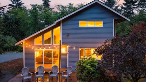 Clinton Casa | Stylish Forest Getaway on Whidbey Island Near Beaches Wineries Trails Cedarview Retreat by AvantStay
