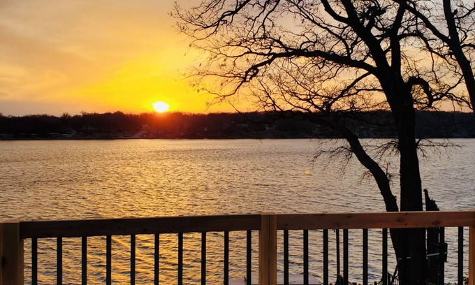 Spirit Lake Cabina | Stylish, Fully Renovated Lakefront Home on East Lake Okoboji with Private Dock!