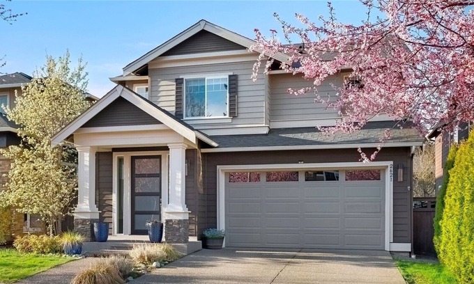 Silver Lake Casa | Stylish Gorgeous Quiet Residential Home near Mill Creek
