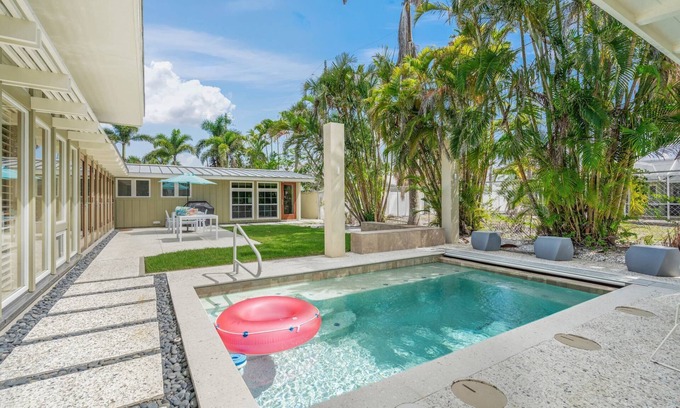 Saint Armands Key Casa | Stylish Hidden Gem w/ Pool Steps to Lido Beach & St. Armands Circle