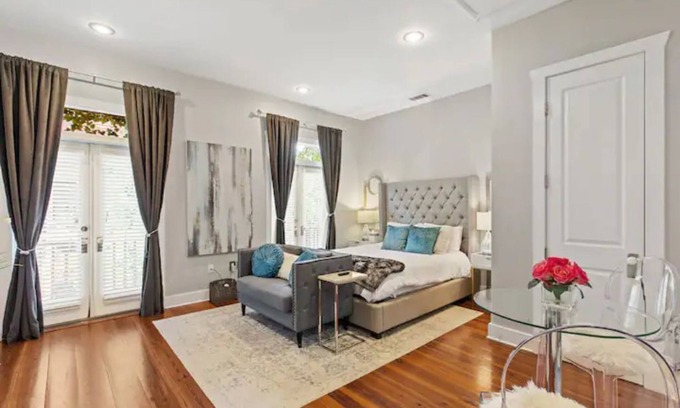 Beach Institute Apartamento | Stylish, Historic District Studio, Romantic & Private