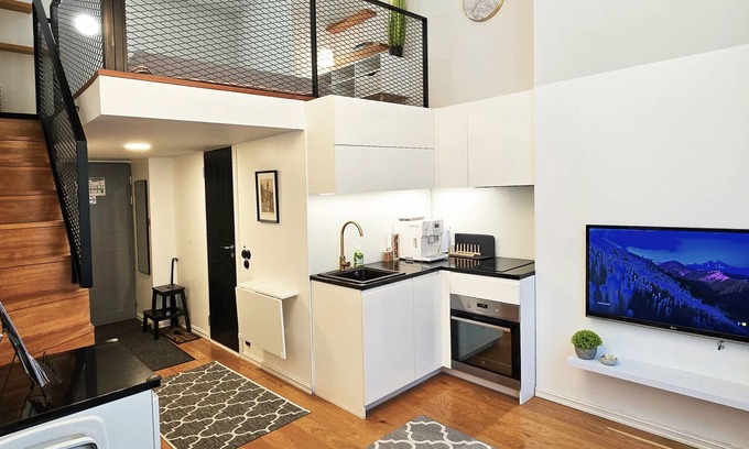 Old Town Apartamento | Stylish Historic Loft - Your Comfy Old Town Stop!