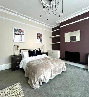 Derby Apartamento | Stylish Home from Home in Derby - Great for Contractors, Groups & Families with FREE Parking