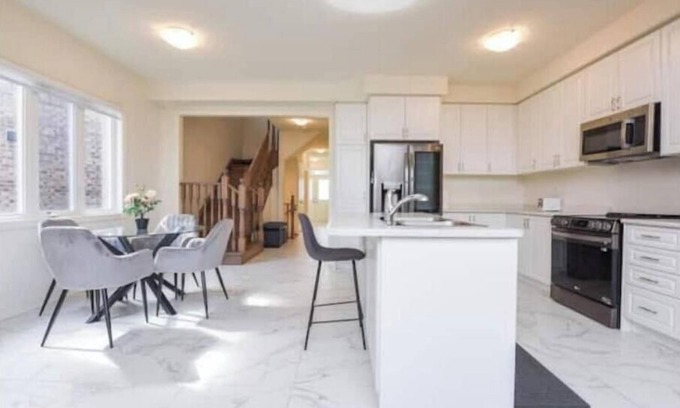 Watertown Apartamento | Stylish Home in Waterdown!