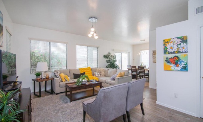 Laveen Village Casa | Stylish Home Phoenix - Low Rates NOW!