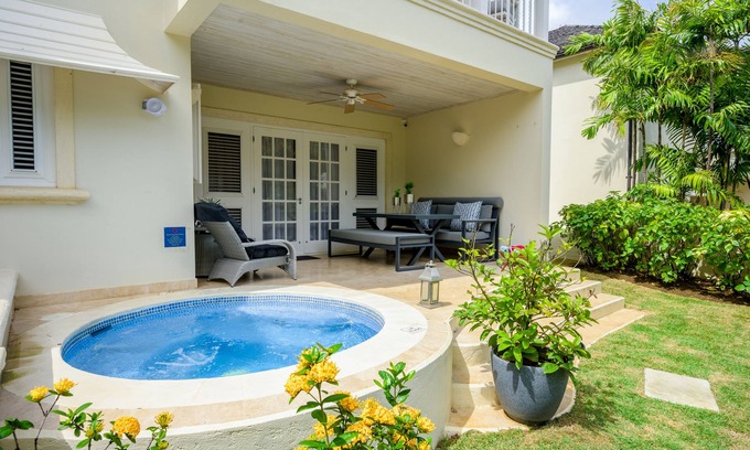 Little Battaleys Casa | Stylish home, pool, garden, beach club included, short walk to Mullins Beach