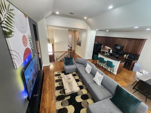 Woodlake - Briar Meadow Casa | Stylish Home Private Pool, King Bed & Garage