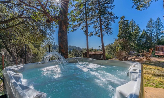 Glencoe Casa | Stylish Home, Stunning Views and Private Hot Tub!