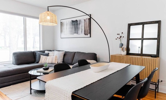 Winnipeg Casa | Stylish Home with All Amenities