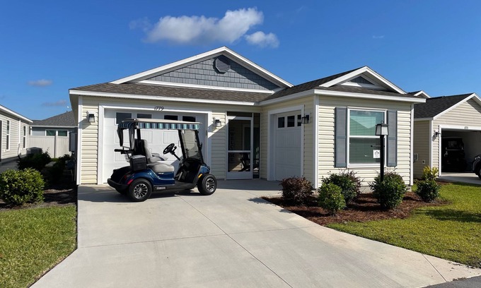 Okahumpka Casa | Stylish home with gourmet kitchen, dual garages, and private golf cart!