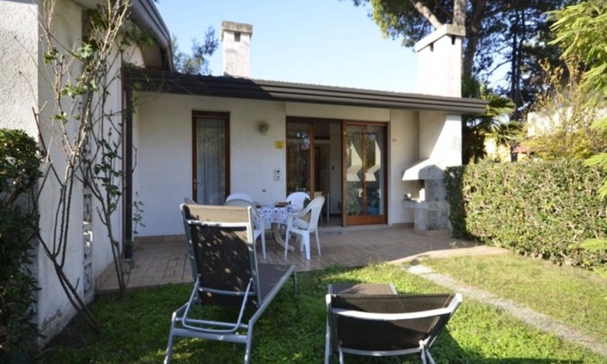 Bibione Lido dei Pini Apartamento | Elegante casa con piscina y solárium.