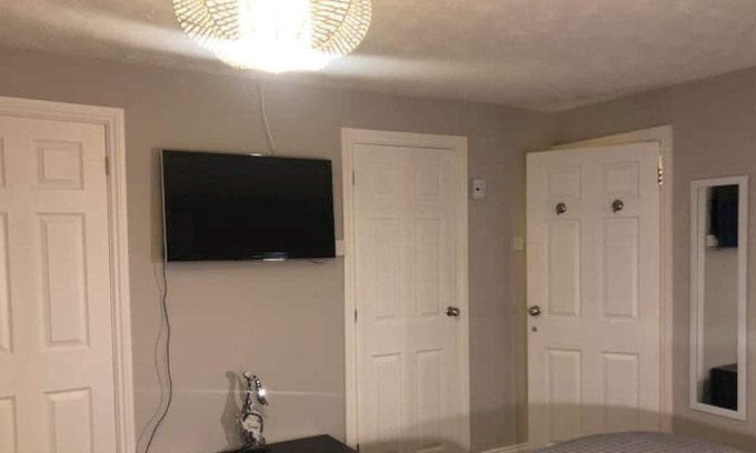 Hereford Casa | Stylish House 4 beds Jacuzzi Gym fast Wi-Fi Parking