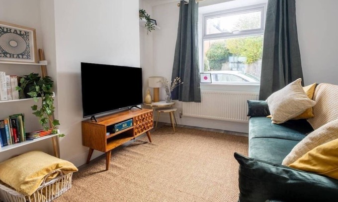 Launceston Casa | Stylish House in Launceston with Garden