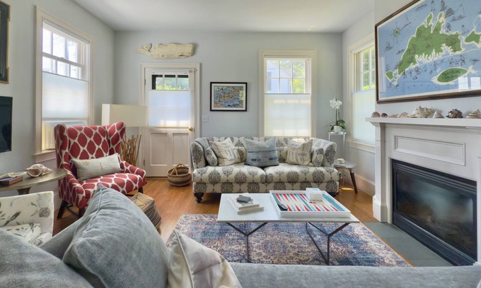 Vineyard Haven Casa | Elegante cabaña en la ciudad, a pie de todo!