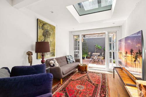 Darlinghurst Casa | Stylish Inner-City Terrace Home with Rooftop Deck