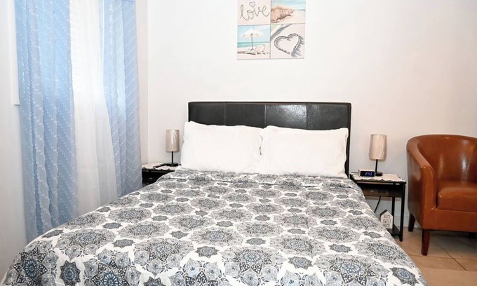 Rock Sound Apartamento | Island Comfort with Local Charm