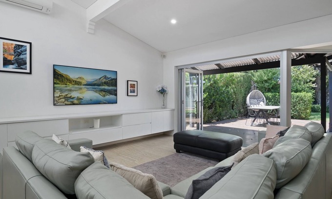 Kensington Casa | Stylish Kensington Home with Outdoor Area