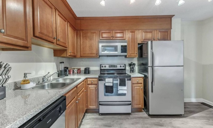 Crabtree Apartamento | Stylish King 2BR Suite—in Crabtree Valley Raleigh!