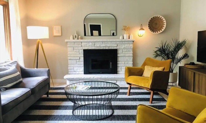 Fulton Apartamento | New listing! Stylish Lake Harriet home w/ backyard retreat