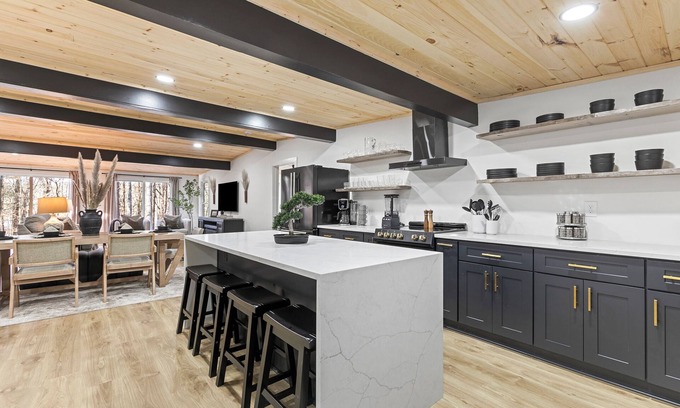 Gainesville Casa | Stylish Lake House Getaway with Dock in Peaceful Cove