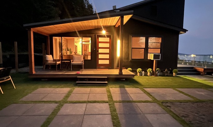 Polson Casa | Stylish Lake Retreat on Blue Bay, Flathead Lake, Montana with private beach!