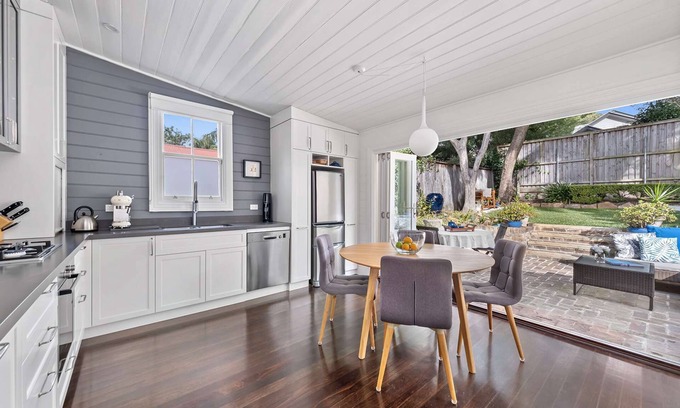 Rozelle Casa | Stylish light-filled 2BR characterful cottage