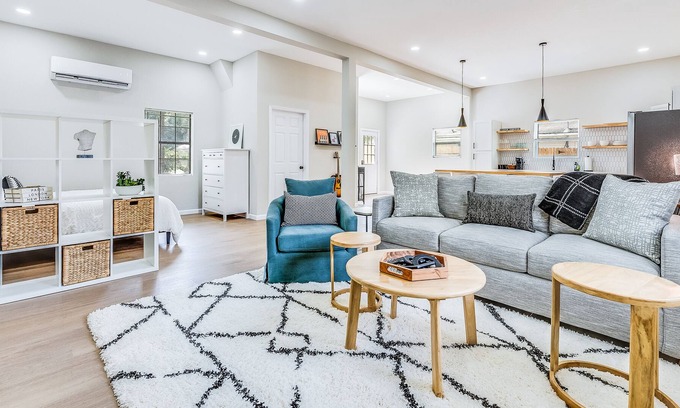 Port Wentworth Apartamento | Stylish, light-filled Studio Apt