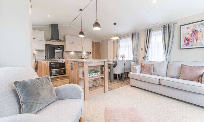 South Lakeland Leisure Village Chalet De Esquí | Stylish Lodge with easy access to Lakes and Dales