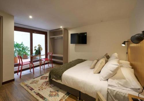 Financial District Apartamento | Stylish Loft Ideal for Couples & Work 105