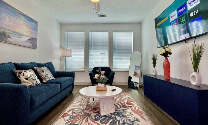 Deerwood Apartamento | Stylish Luxury Haven King Bed Southside Jax with Pool Near Mayo Clinic & Beaches
