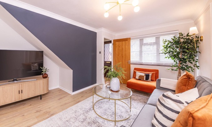 Acocks Green Casa | Stylish Luxury house near Solihull, NEC, BHX Airport, With Parking Sleep 6 guest