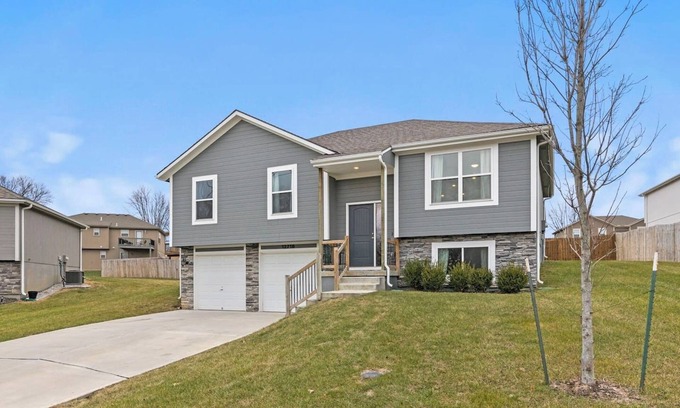 Grandview Casa | Stylish MidModern New Build w/ Extra Apartment