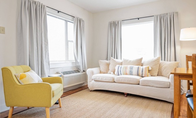 Mobile Apartamento | Stylish Midtown Flat – 20B