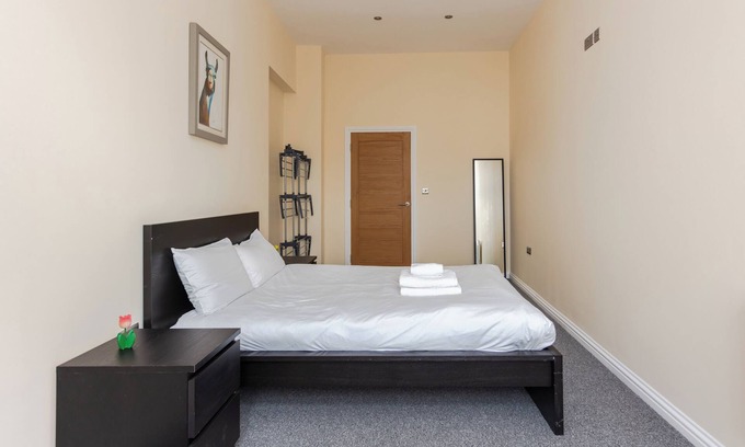 Peninsula Apartamento | Stylish + modern 2 bedroom property in Greenwich!